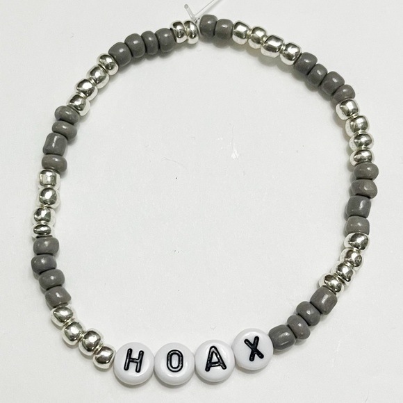 Taylor Swift Eras Tour Friendship Bracelet Hoax Folklore - Picture 1 of 1
